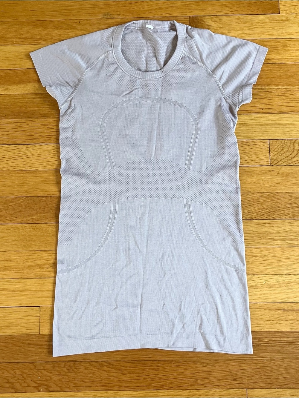 Lululemon Beige Grey Workout Run Swiftly Tech Short Sleeve Crew Tee T-Shirt 8